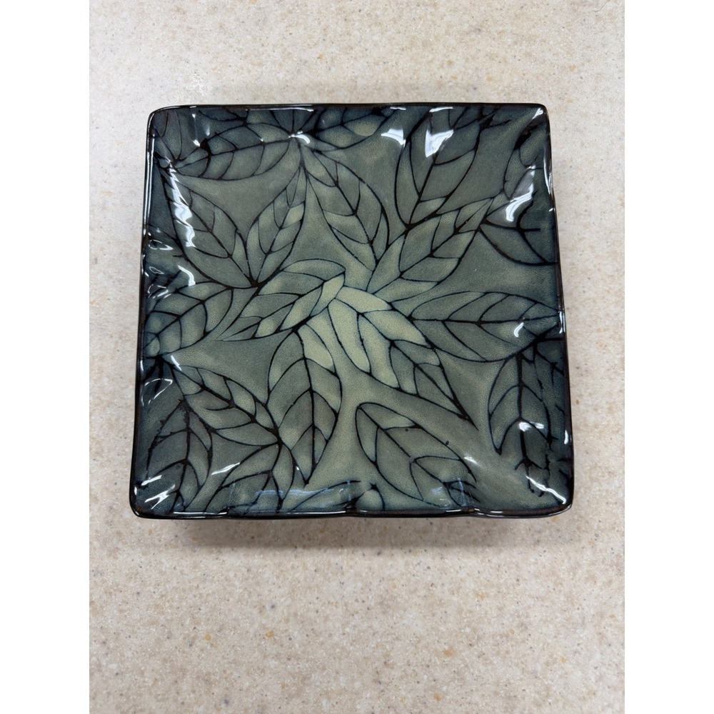 Roscher NEWPORT Collection Green Plate Square 9 in x 9 in  Unique Leaf Design
